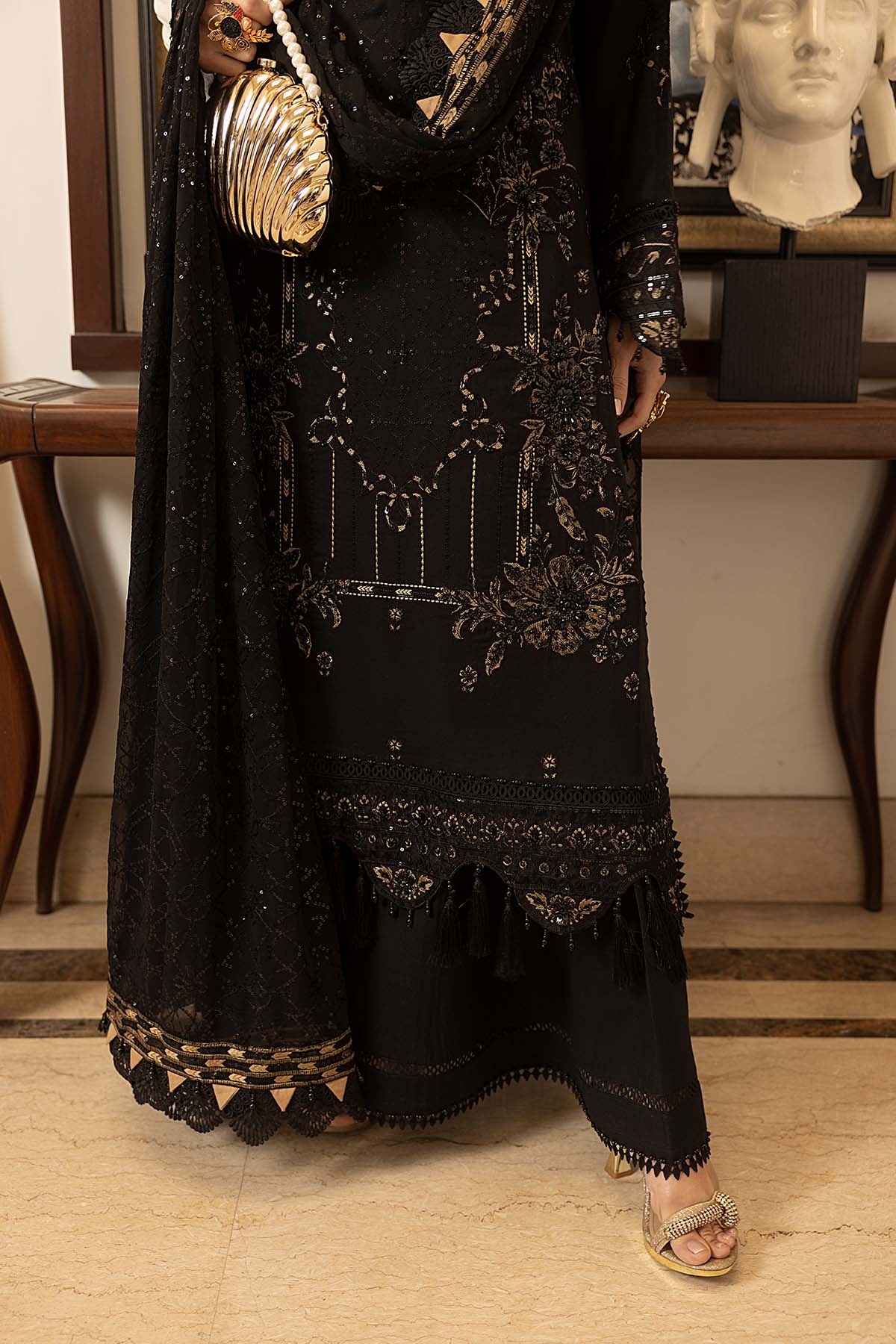 Raeesa Premium | Noir Ember | HS - 36